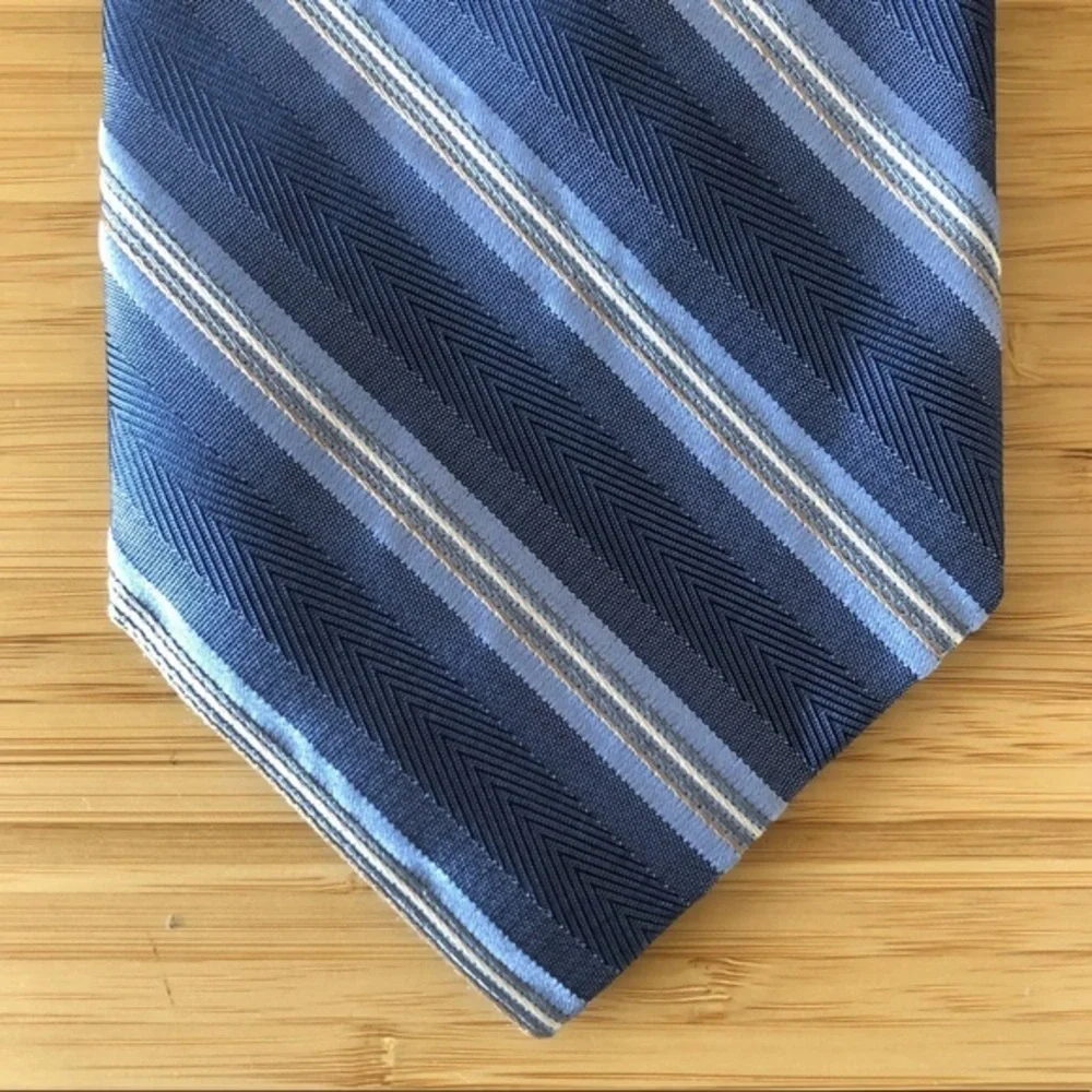 Calvin Klein Silk Tie In Stripes Of Blue Hues!